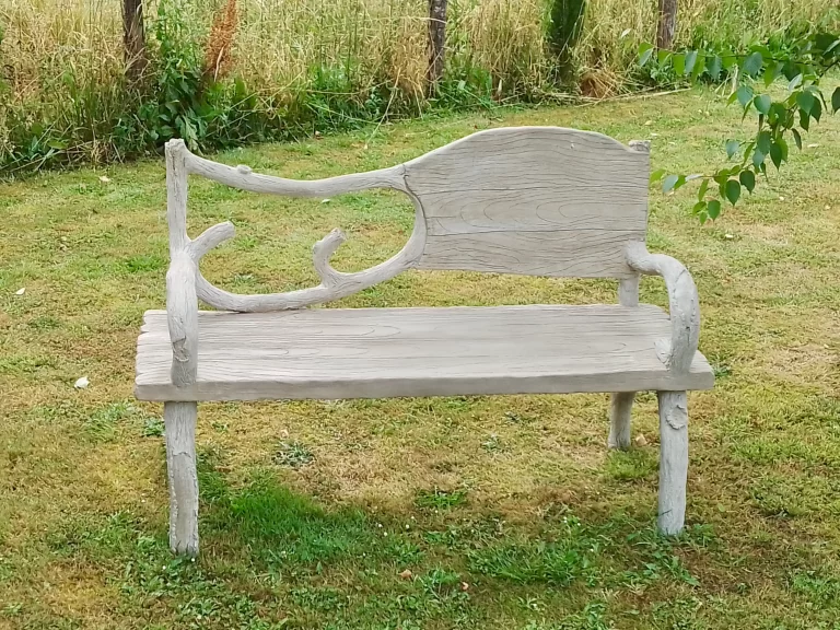 banc en béton sculpté