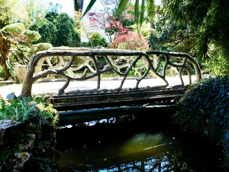 Pont en rocaille du jardin Perdoux à Bergerac