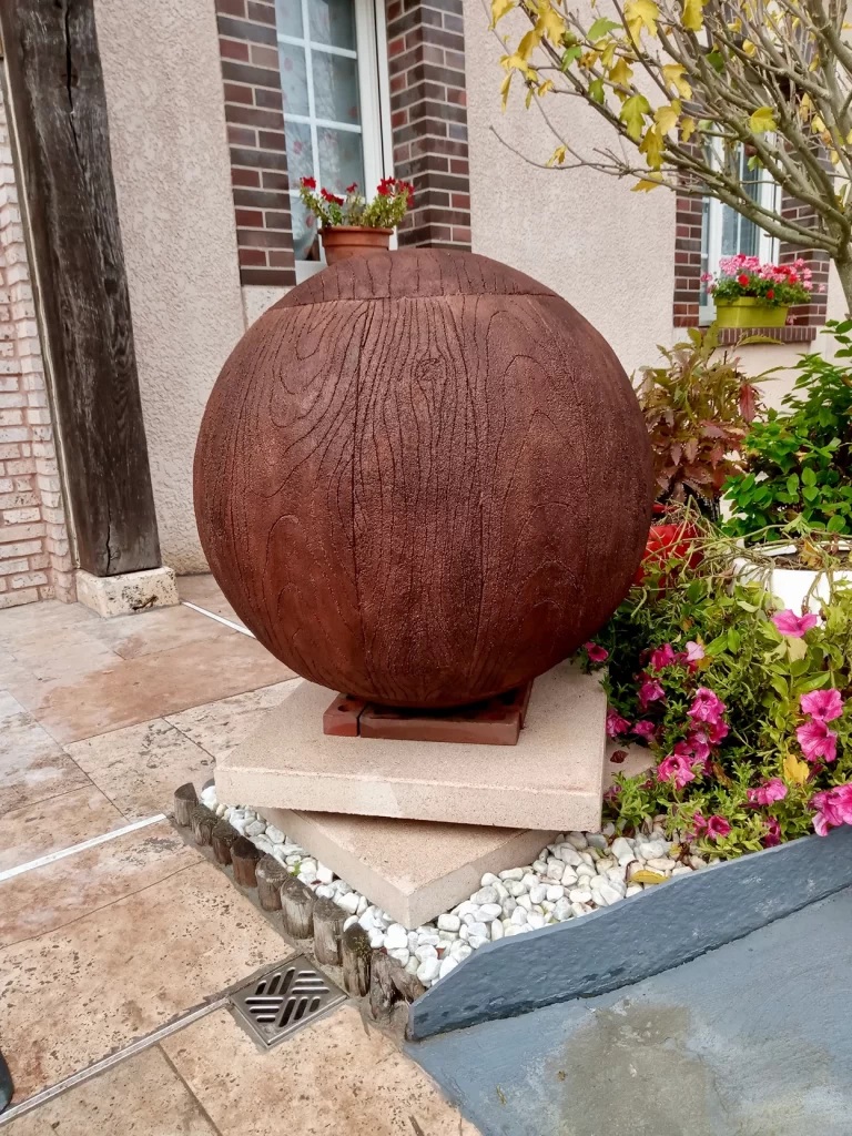Sphère décorative en béton