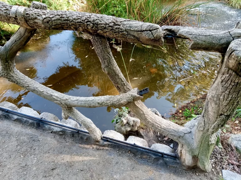 Pont en rocaille du jardin Perdoux à Bergerac