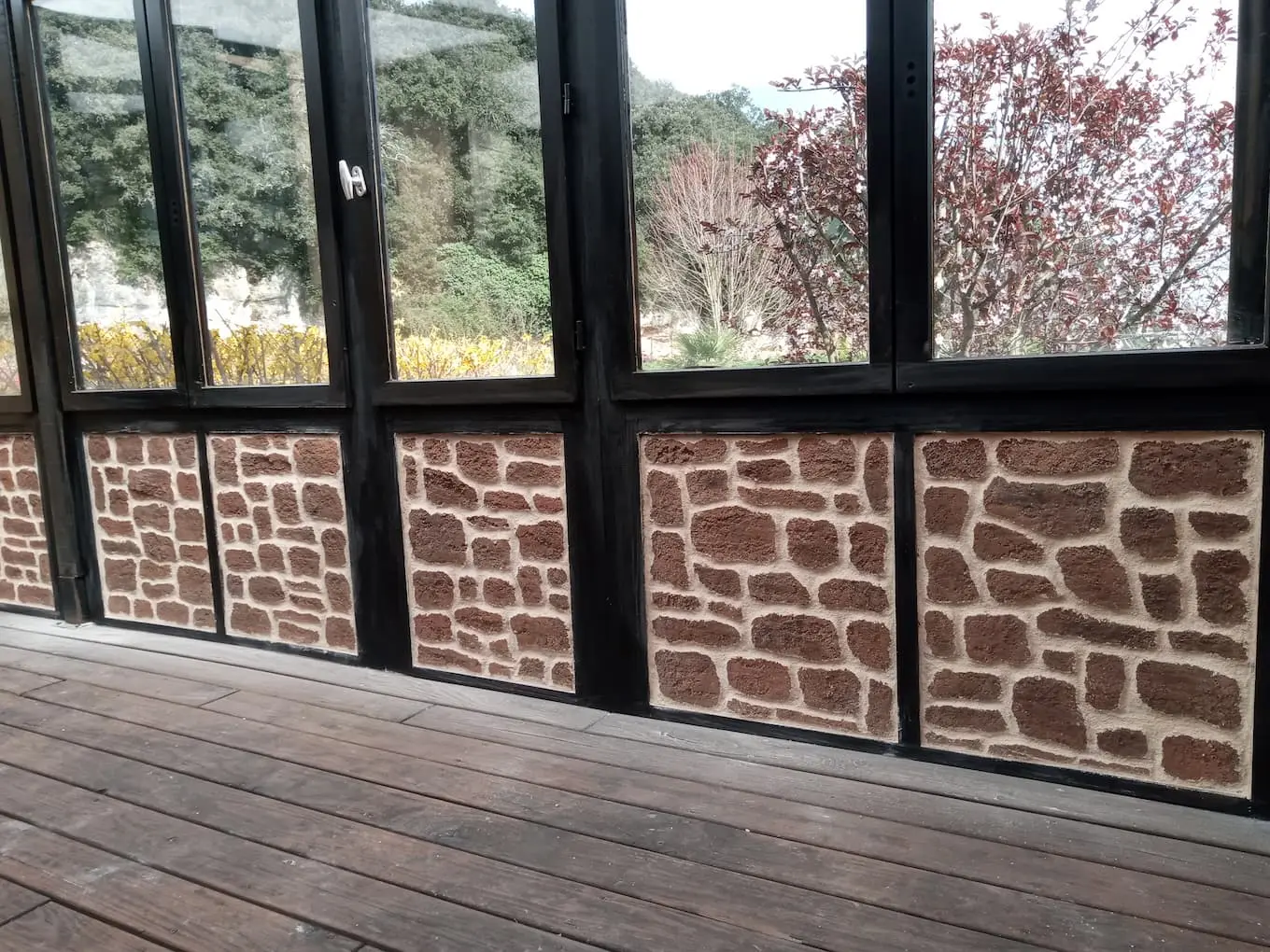 Enduit sculpté sur muret
